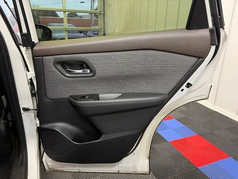 Used 2023 Nissan Rogue SV AWD/4WD image 18