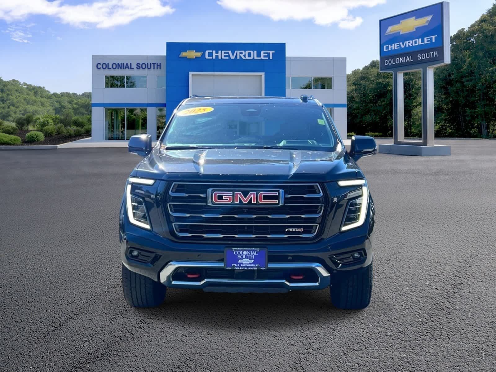 Used 2025 GMC Yukon XL AT4 w/ AT4 Premium Plus Package AWD/4WD image 10