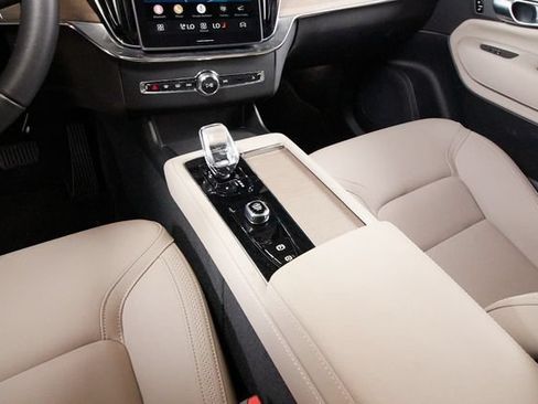 Certified 2026 Volvo XC90 B6 Plus AWD/4WD image 9