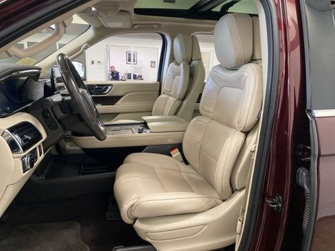 Used 2019 Lincoln Navigator Reserve image 16