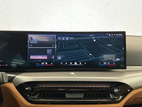 Certified 2025 BMW 330i xDrive Sedan w/ M Sport Package AWD/4WD image 11