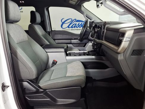 Used 2024 Ford F250 XLT w/ Black Appearance Package AWD/4WD image 11