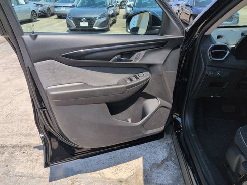 Used 2025 Chevrolet TrailBlazer LT AWD/4WD image 11