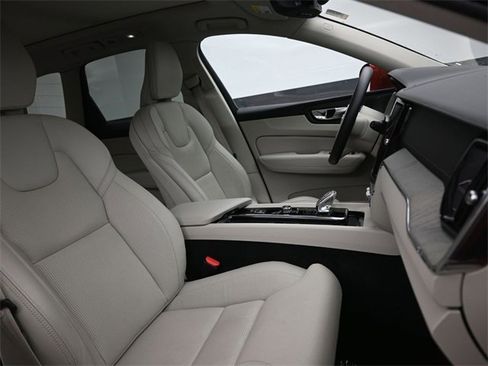 Used 2023 Volvo XC60 B5 Ultimate image 35