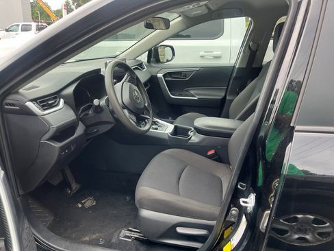 Used 2025 Toyota RAV4 LE AWD/4WD image 3