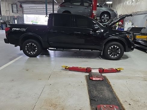 Used 2021 Nissan Titan PRO-4X w/ Pro-4x Convenience Package image 4