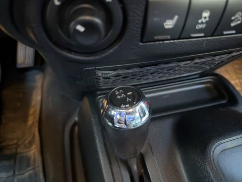 Used 2017 Jeep Wrangler Unlimited Sahara image 23