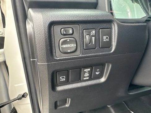 Used 2022 Toyota 4Runner Limited AWD/4WD image 10
