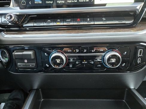 Used 2025 GMC Sierra 1500 Elevation image 30