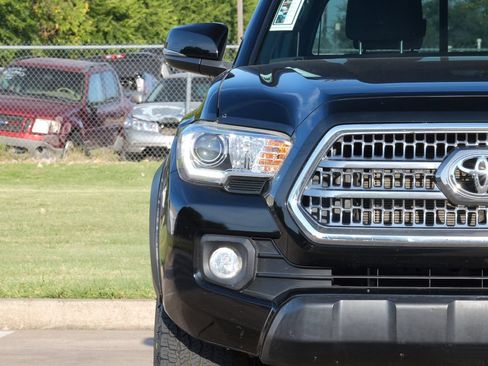 Used 2016 Toyota Tacoma TRD Off-Road AWD/4WD image 20