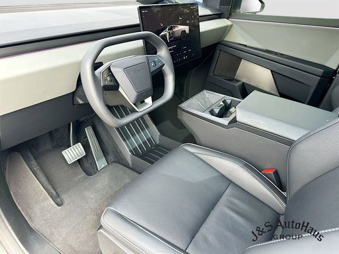 Used 2024 Tesla Cybertruck AWD Crew Cab image 9
