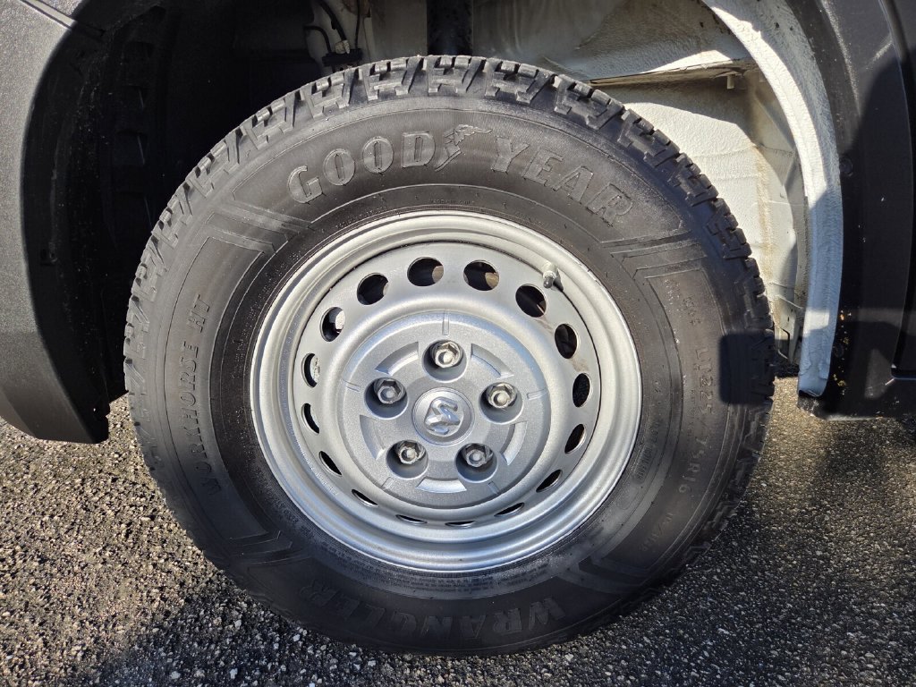 Used 2025 RAM ProMaster 2500 w/ Convenience Group FWD image 9