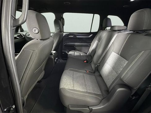 Used 2025 GMC Acadia Elevation image 25