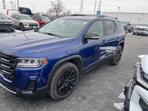 Certified 2023 GMC Acadia SLE w/ Driver Convenience Package image 4