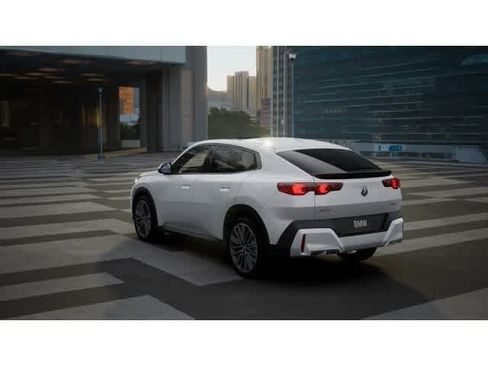 New 2027 BMW X2 xDrive28i AWD/4WD image 2