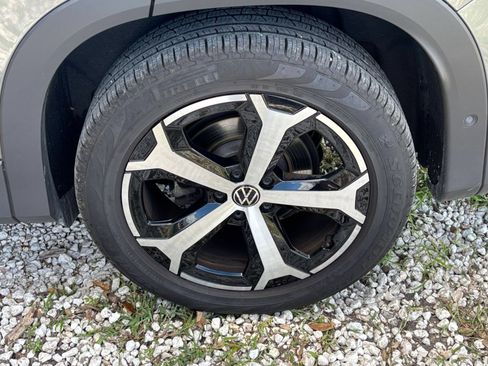 Used 2026 Volkswagen Tiguan SE FWD image 30