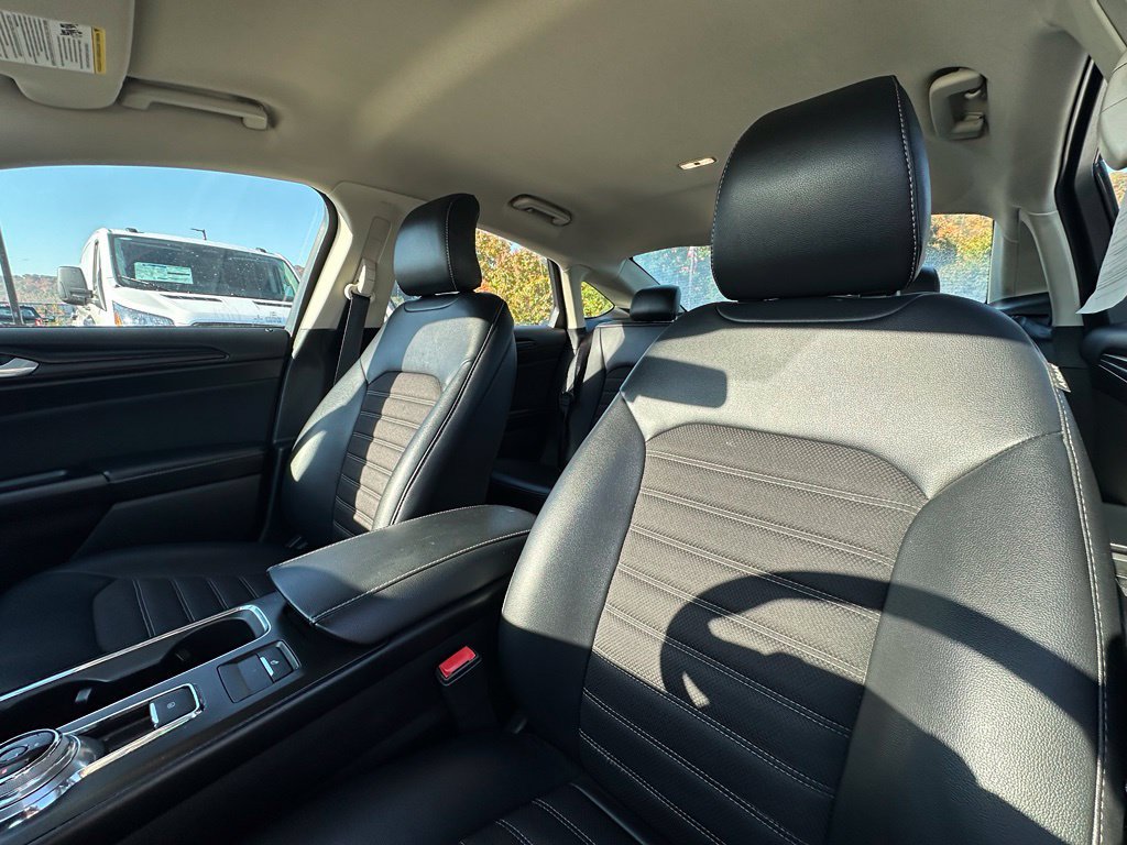 Used 2018 Ford Fusion SE w/ Equipment Group 201A FWD image 17