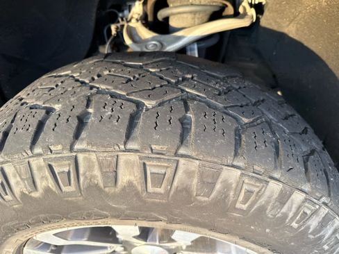 Used 2019 GMC Sierra 1500 AT4 w/ AT4 Premium Package image 2