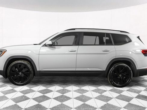 Used 2024 Volkswagen Atlas SE w/ Black Wheel Package image 19
