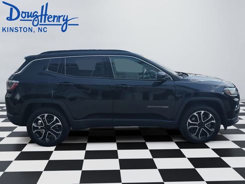 Used 2023 Jeep Compass Limited w/ Sun and Sound Group AWD/4WD image 6