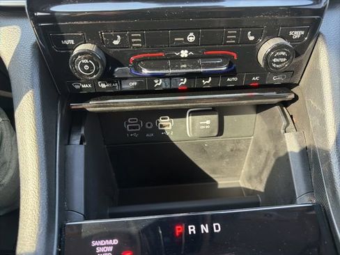 Used 2024 Jeep Grand Cherokee Limited w/ Black Appearance Package image 29