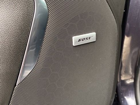 Used 2022 Chevrolet Tahoe Z71 w/ Luxury Package image 11