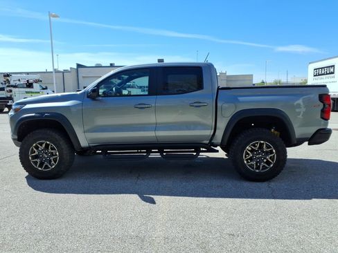 Used 2025 Chevrolet Colorado ZR2 w/ Technology Package AWD/4WD image 4