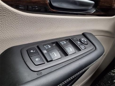 Used 2024 Chrysler Pacifica Limited image 20