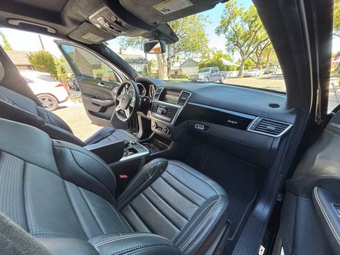 Used 2015 Mercedes-Benz ML 63 AMG 4MATIC w/ AMG Performance Package image 44