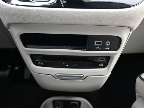 Used 2020 Chrysler Pacifica Limited w/ Advanced Safetytec Group image 27