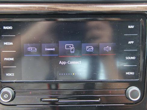 Used 2022 Volkswagen Passat 2.0T FWD image 35