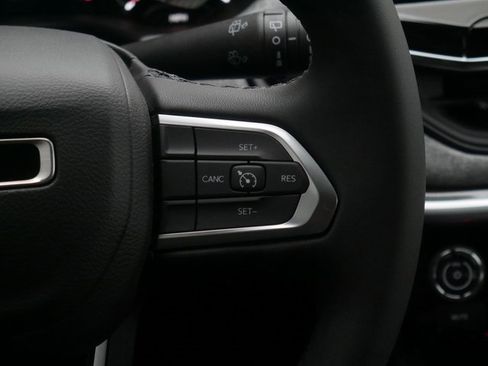 Used 2024 Jeep Compass Latitude w/ Sun and Sound Group image 19