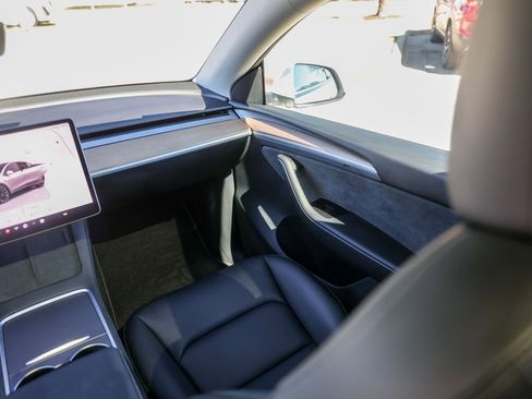 Used 2023 Tesla Model Y Long Range image 23