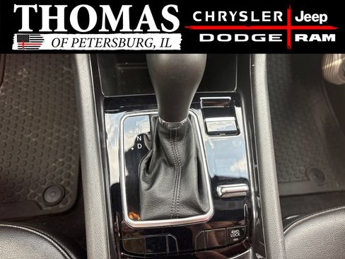 Used 2025 Jeep Compass Latitude w/ Convenience Group AWD/4WD image 17