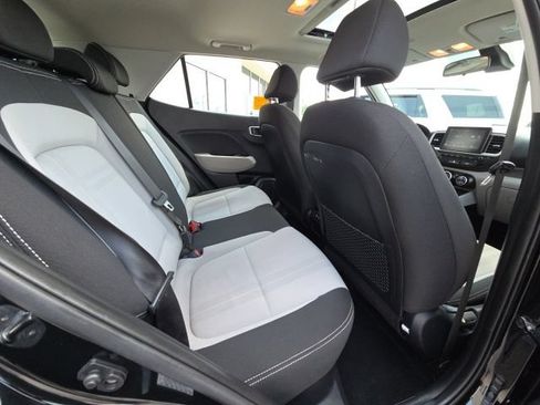 Used 2024 Hyundai Venue SEL FWD image 8