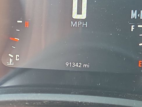 Used 2018 Dodge Challenger SXT RWD image 18