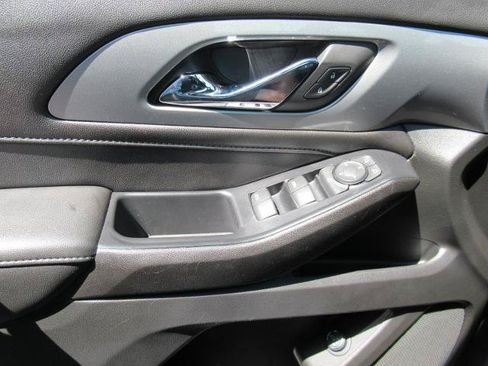 Used 2022 Chevrolet Traverse LT FWD image 20