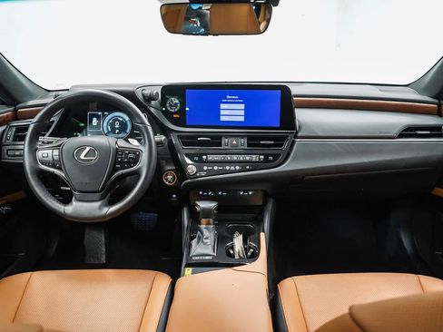 Certified 2025 Lexus ES 300h w/ Premium Package image 12