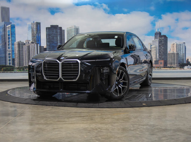 Used 2027 BMW i7 xDrive50 w/ M Sport Package AWD/4WD image 2