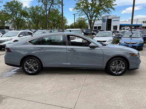 Used 2023 Honda Accord EX-L image 3
