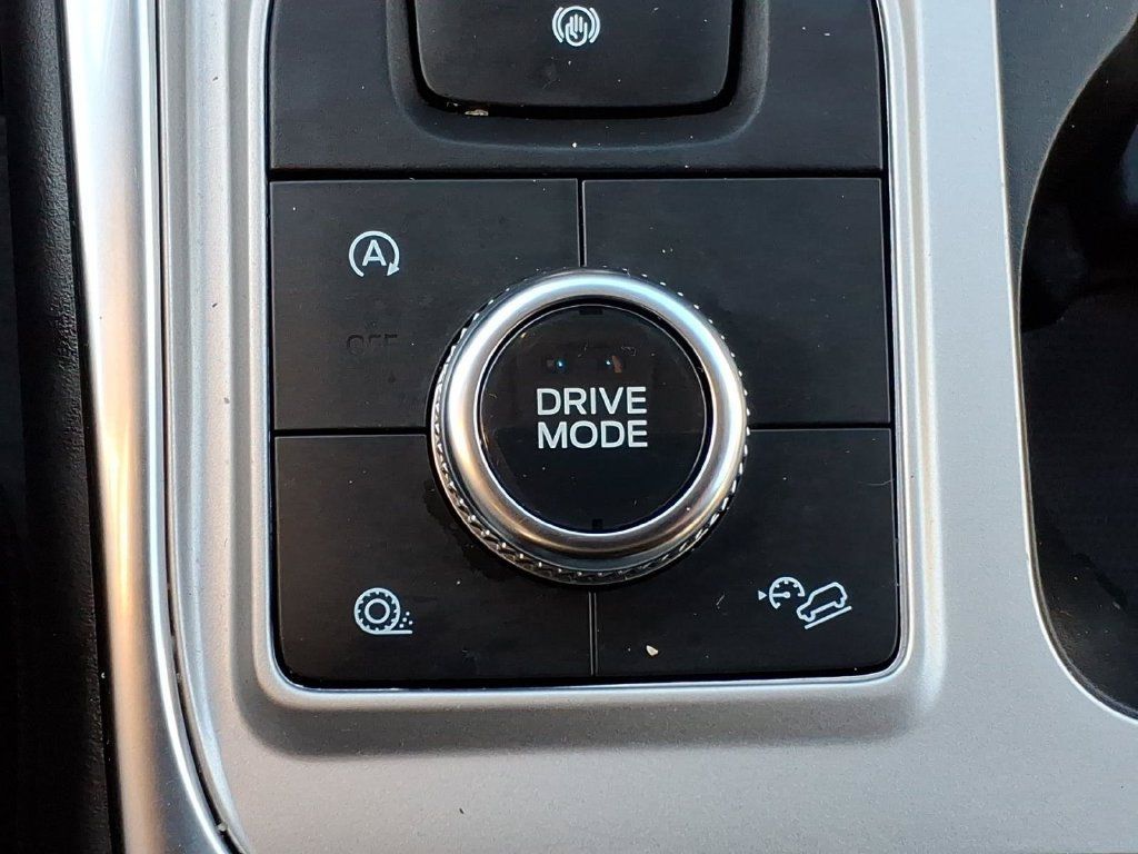 Used 2023 Ford Explorer XLT w/ Equipment Group 202A AWD/4WD image 19