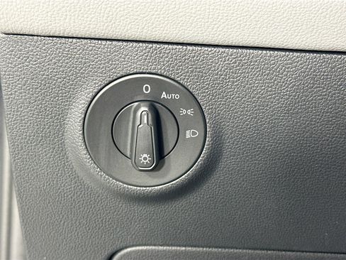 Used 2023 Volkswagen Taos SE image 10