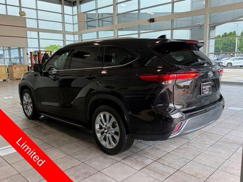 Used 2021 Toyota Highlander Limited FWD image 5
