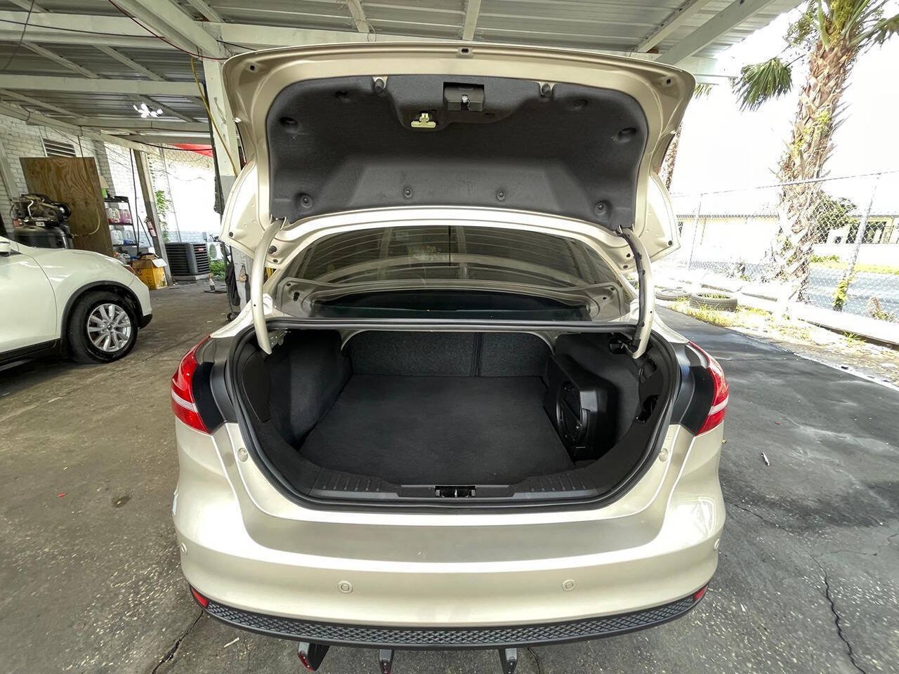 Used 2018 Ford Focus Titanium FWD image 15