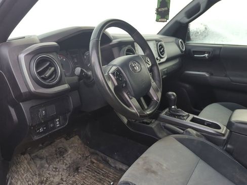 Used 2020 Toyota Tacoma TRD Off-Road image 8