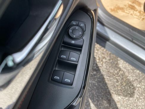 Used 2024 Chevrolet Trax RS w/ Sunroof Package image 10