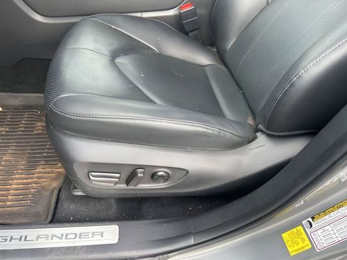 Used 2025 Toyota Highlander Limited image 21