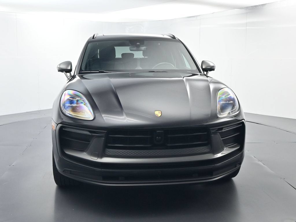 Used 2025 Porsche Macan AWD/4WD image 18