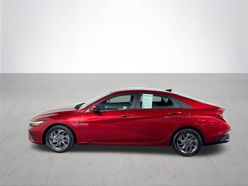Used 2024 Hyundai Elantra SEL FWD image 9