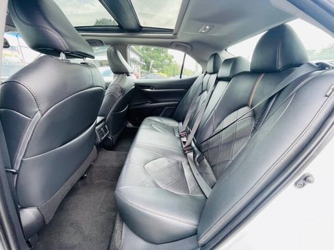 Used 2019 Toyota Camry XLE FWD image 13